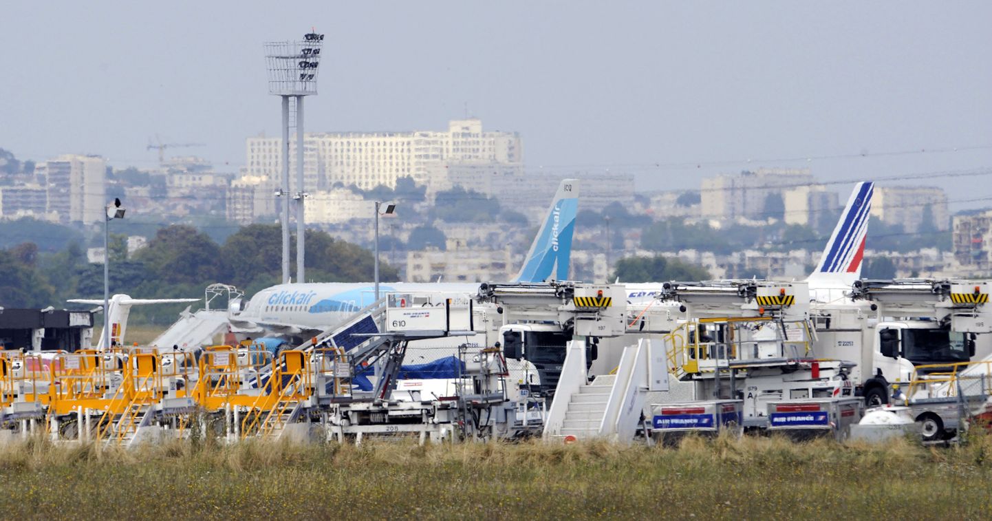 Pariisi Orly lennuvälis, kus täna süttis Hispaania odavlennufirmale Vueling kuuluv Airbus A320.