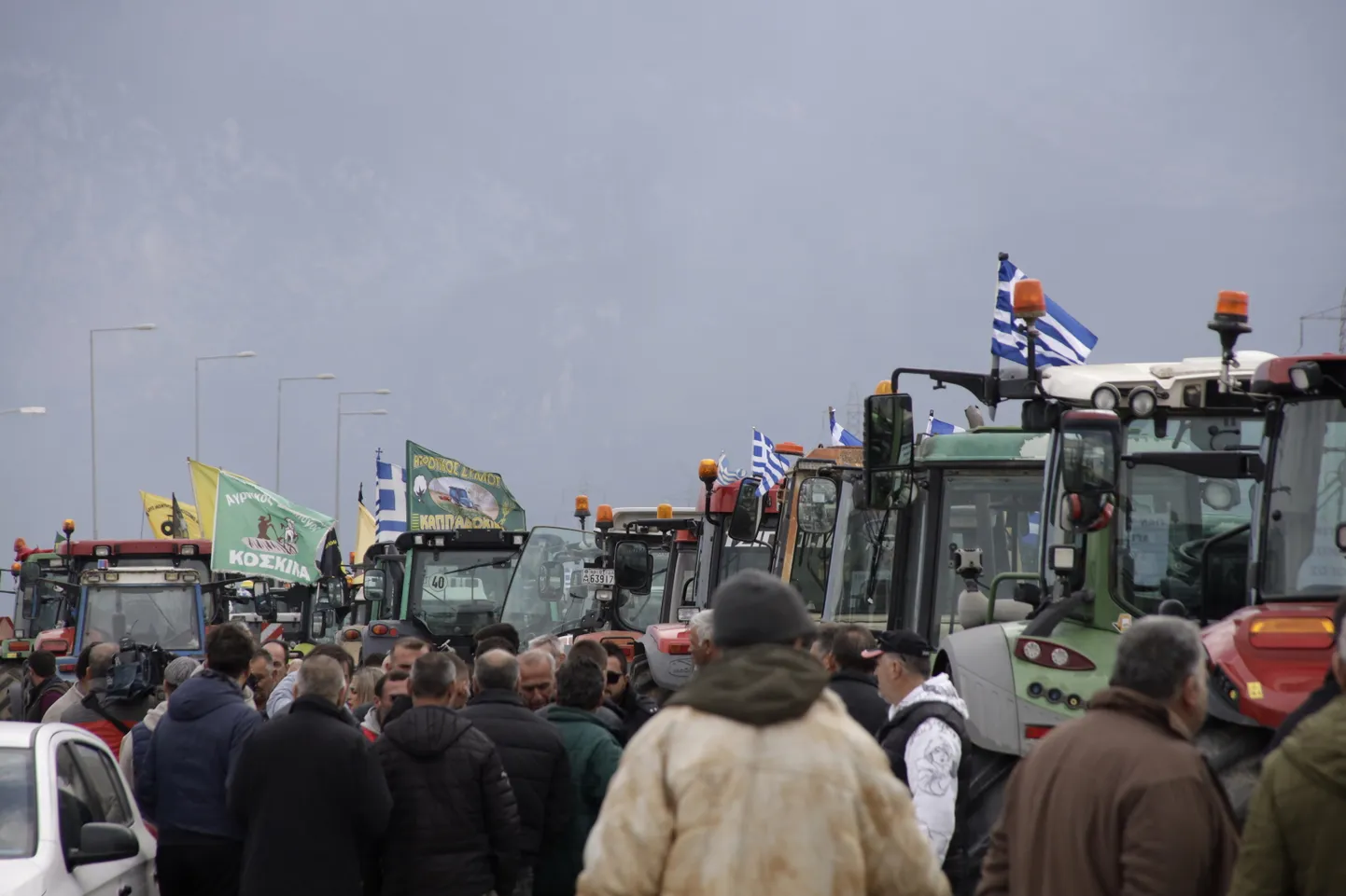 Kreeka põllumehed siirduvad pealinna Ateenasse meelt avaldama.