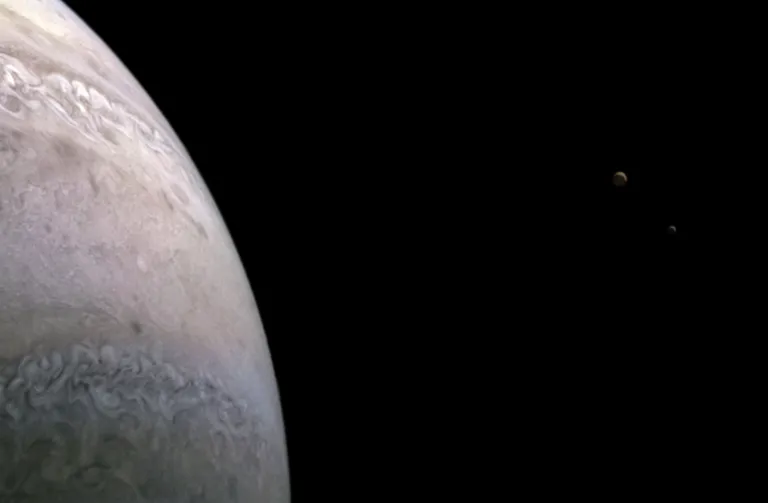 Jupiters un tā mēneši - Jo un Eiropa