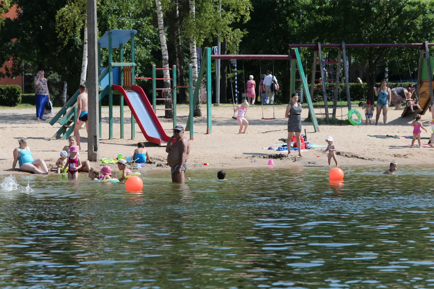 TRT02:PALAV ILM :TARTU, EESTI, 17JUL18
Kuum suveilm Anne kanali ääres.
sa/Foto SILLE ANNUK  / EESTI MEEDIA