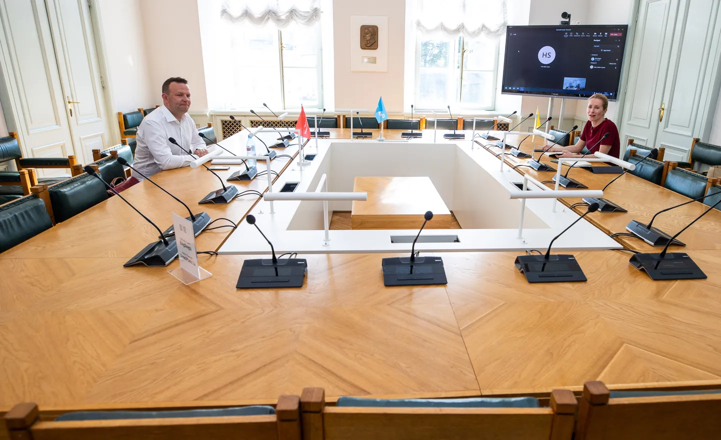 27.06.2022, Tallinn
Koalitsioonikõnelused Riigikogus. Kaja Kallas ja Lauri Läänemets. Helir-Valdor Seeder osales veebi teel.
Foto Tairo Lutter, Postimees