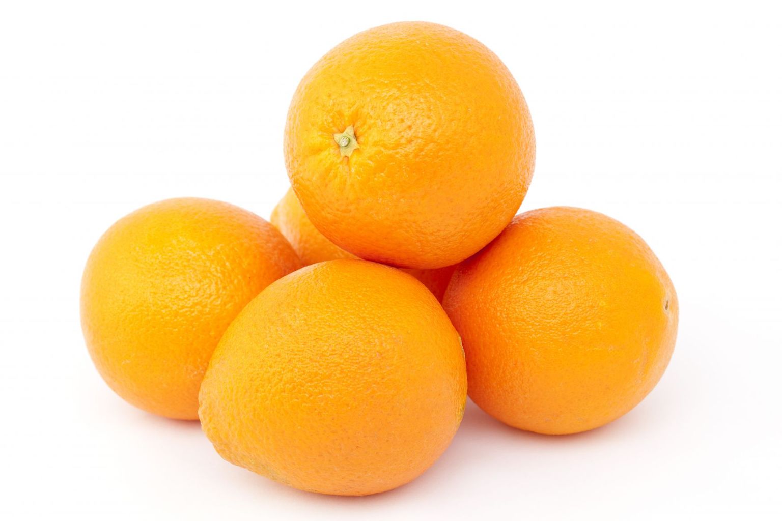 Apelsine saab koorida ka nii, et käed ei kleebi.
