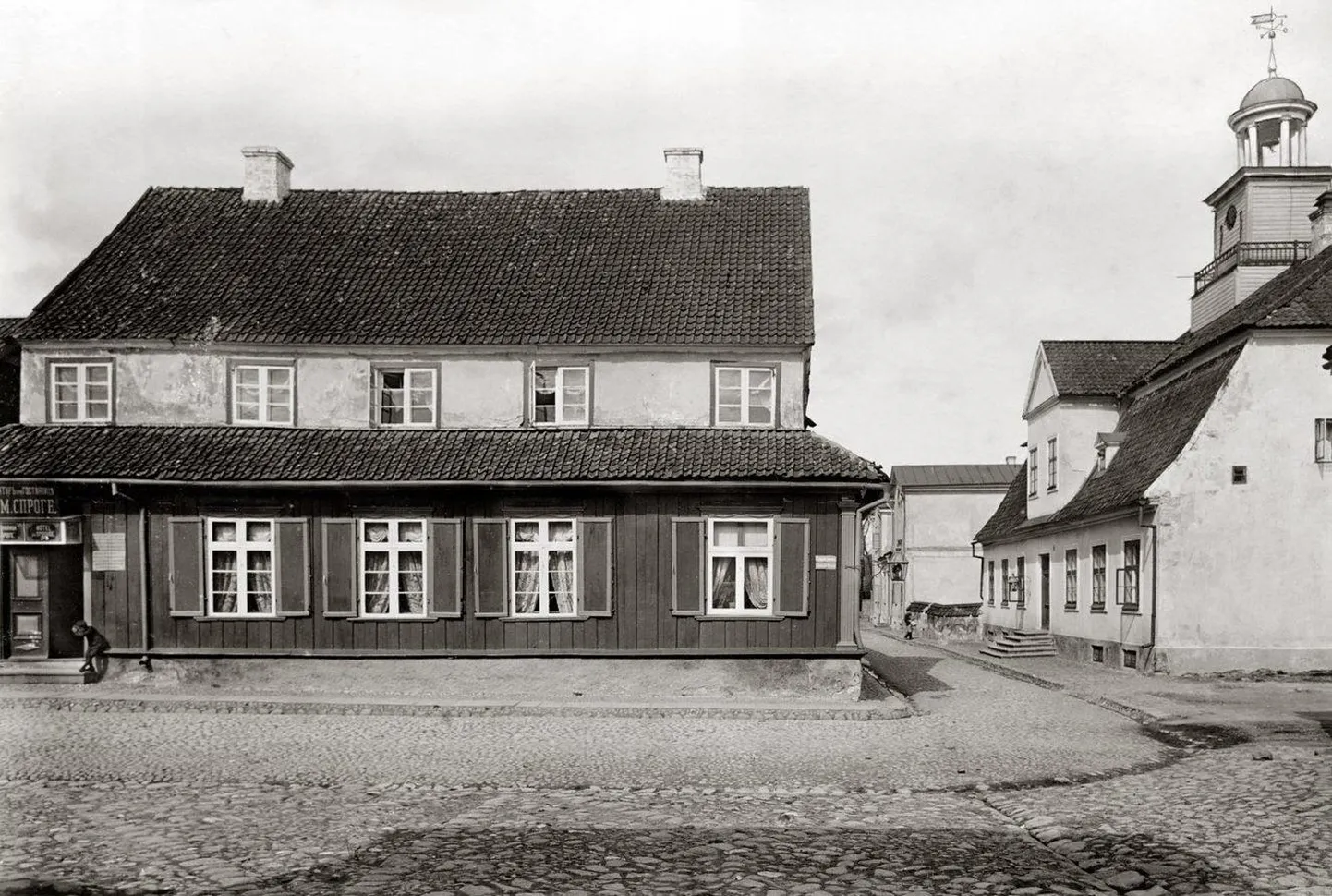 Võõrastemaja, kus asutati Eesti Kirjameeste Selts. Hoone lammutati 1943. aastal.