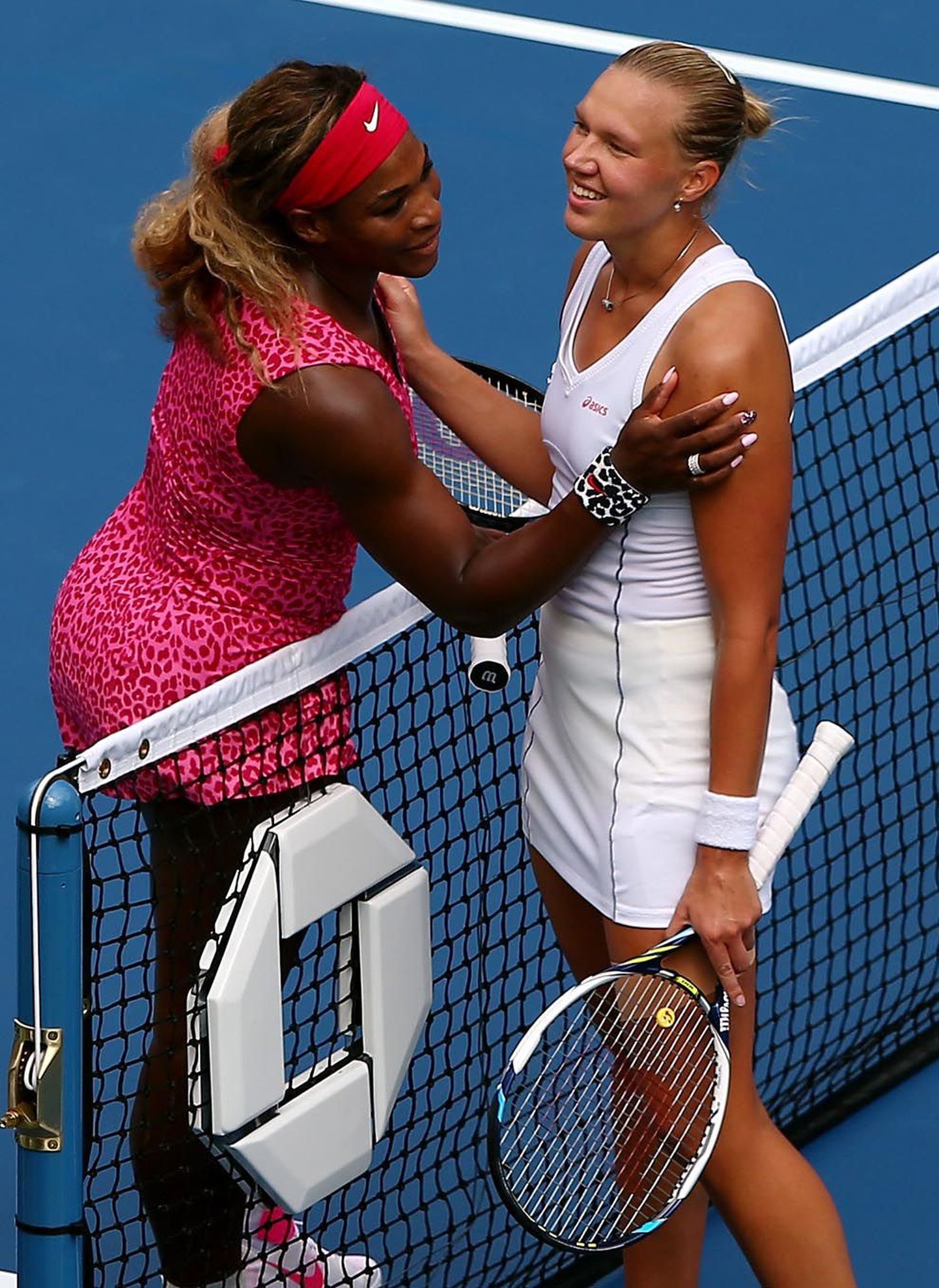 Kaia Kanepi (paremal) ja Serena Williams