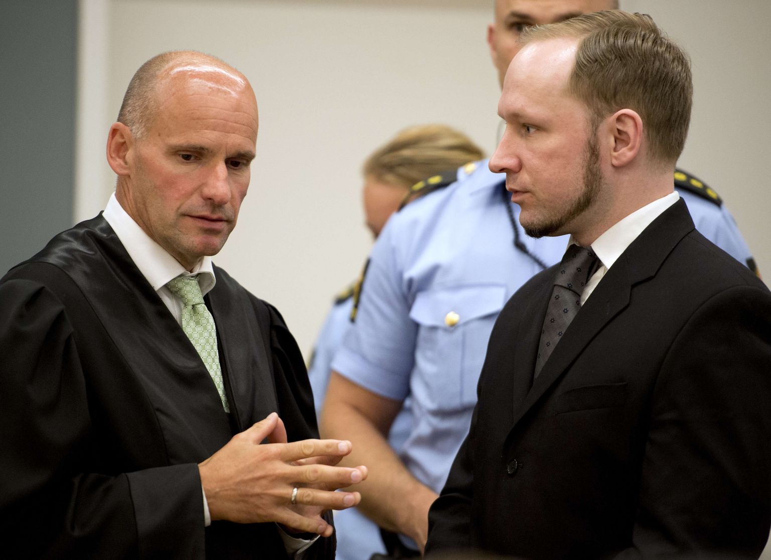 Geir Lippestad (vasakul) ja Anders Behring Breivik
