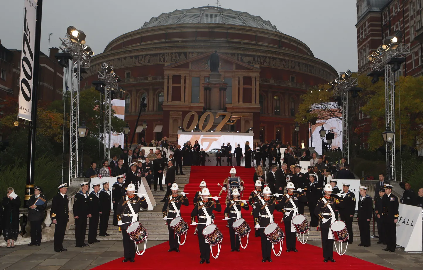 Bondi-filmi «Skyfall» esilinastus