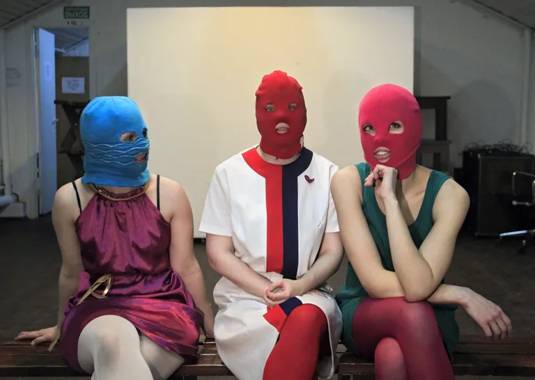 Lauljataril on tätoveering, millega avaldab toetust Vene punkbändile Pussy Riot.