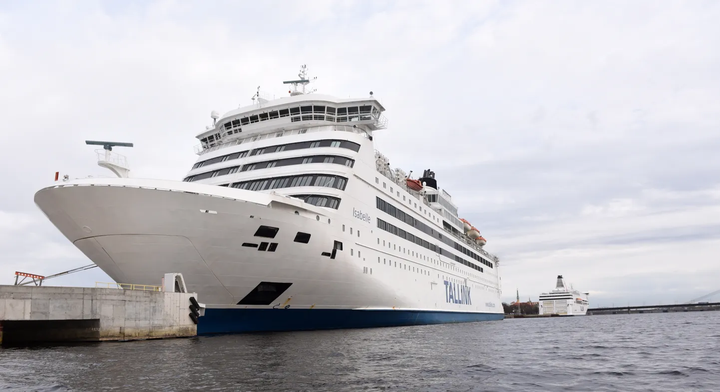 Prāmis "Tallink" piestātnē iepretim "Andrejostas Jahtklubam".