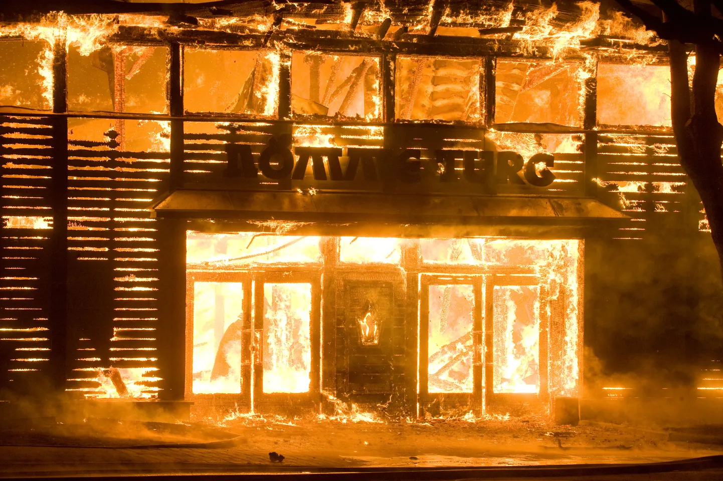 Пожар на Ныммеском рынке.