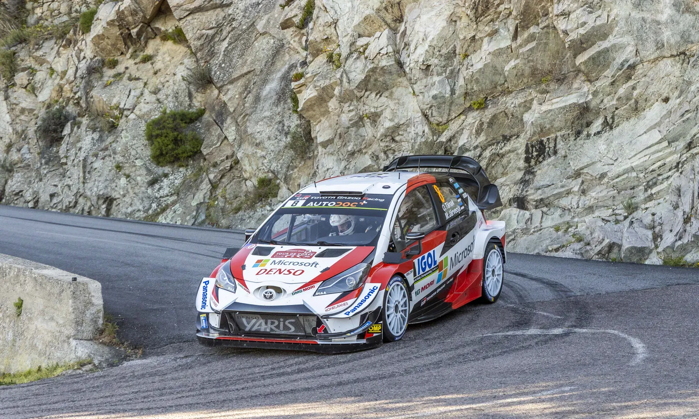Ott Tänak ja Martin Järveoja Korsika asfaldirallil Toyota Yaris WRC-masinaga.