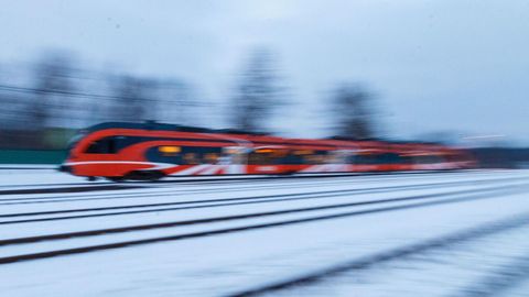 Из-за технической неисправности нарушен график Elron, пассажиры просидели несколько часов в холодном поезде