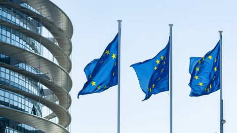 ES apstiprina 90 miljardu aizdevumu Ukrainai un jaunas sankcijas Krievijai