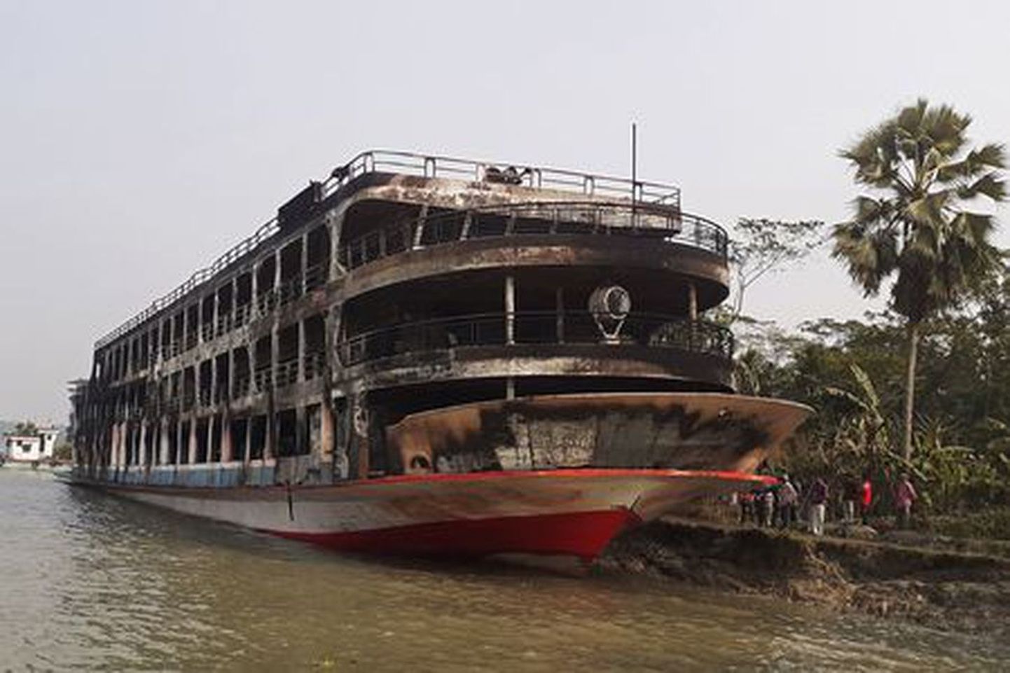Bangladeshi laevapõlengus hukkus vähemalt 40 inimest.