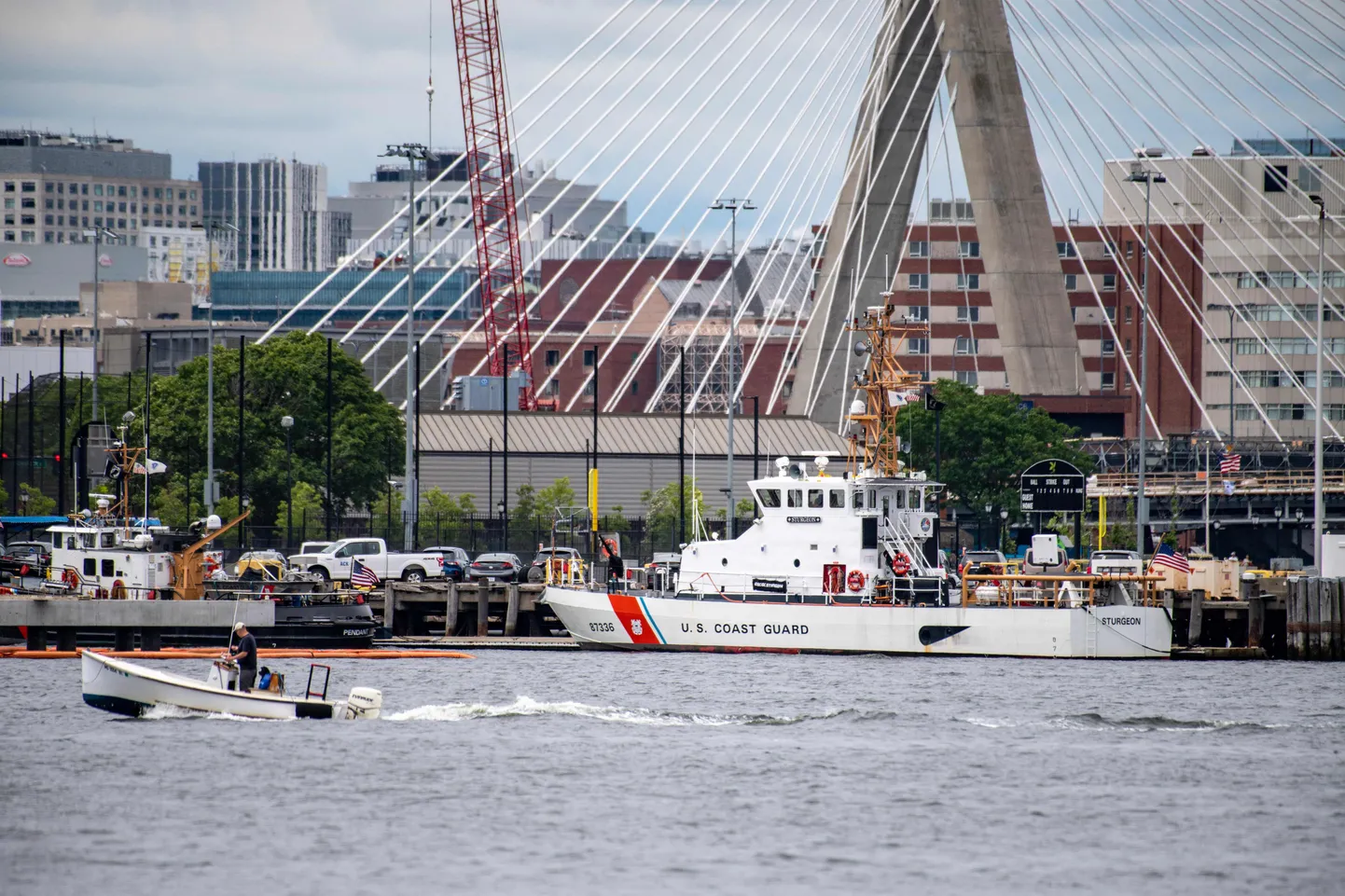 USA rannikuvalve paat Bostoni sadamas. Merel alustati otsingu- ja päästeoperatsiooni Titanicu vraki juurde turiste vedanud allveelaeva leidmiseks.