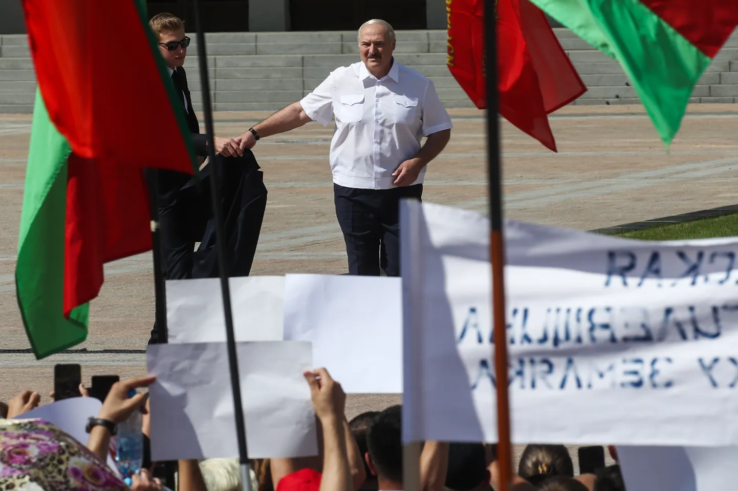 Лукашенко на митинге.