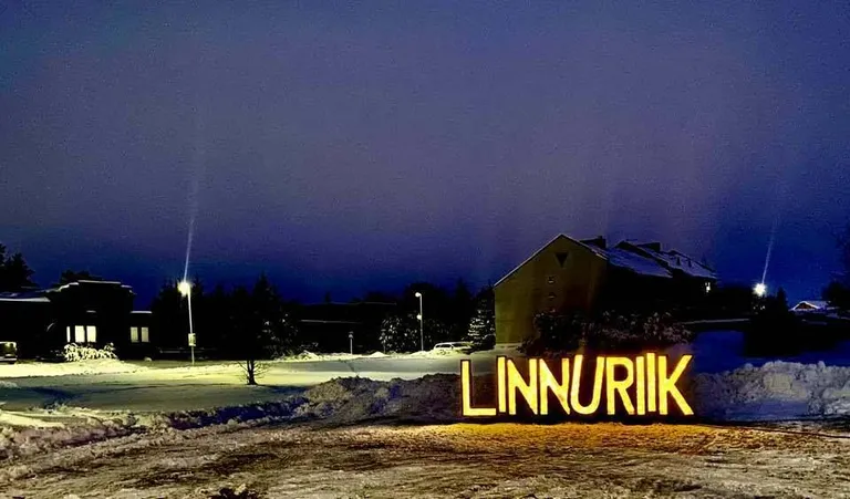 Rakvere Linnuriigi linnaosa tähis.
