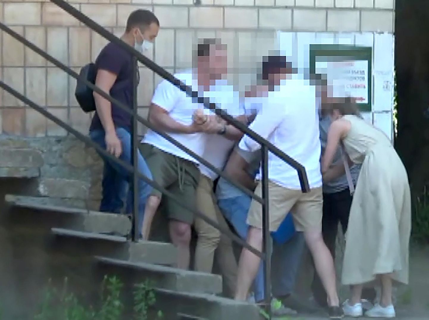 Стоп-кадр видео задержания эстонского консула Марта Лятте в Петербурге. ФСБ утверждает, что Лятте был задержан после получения секретной информации от гражданина России.