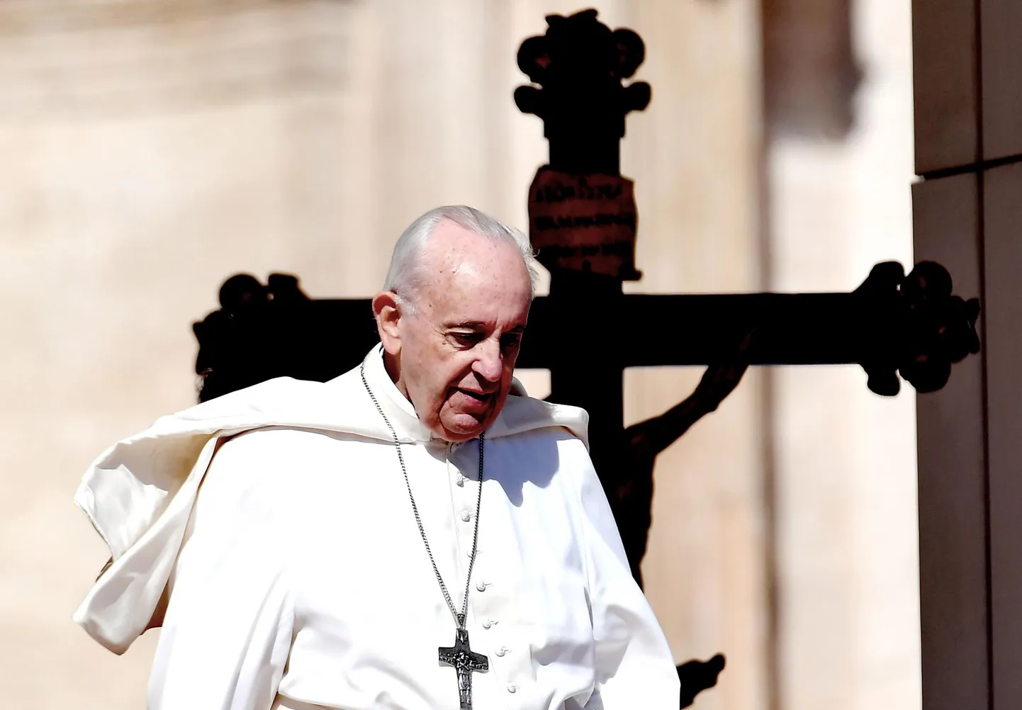 Paavst Franciscus Püha Peetruse väljakul Vatikanis.