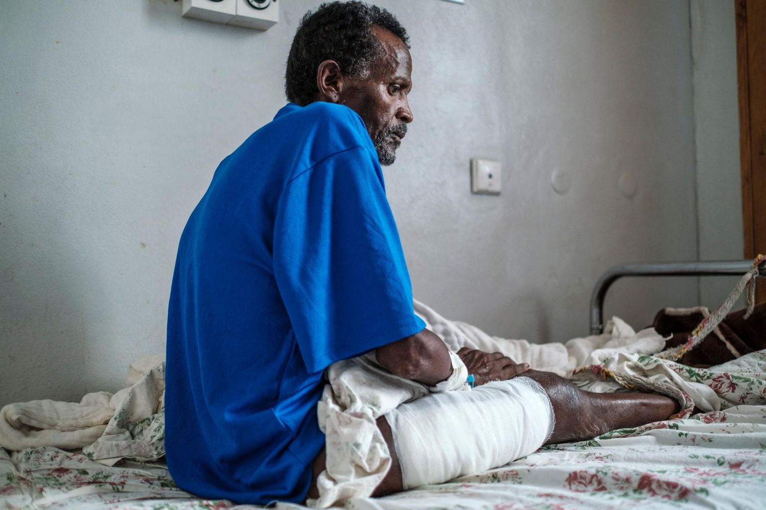 66-aastane tigrinja Tamrat Kidanu jäi ellu Dengolati massimõrvas. Amnesty International süüdistab Tigrays võitlevaid Eritrea sõdureid sadade inimeste tapmises mullu novembris verevalamise käigus, mida inimõiguslased peavad tõenäoliseks inimsusevastaseks kuriteoks. 