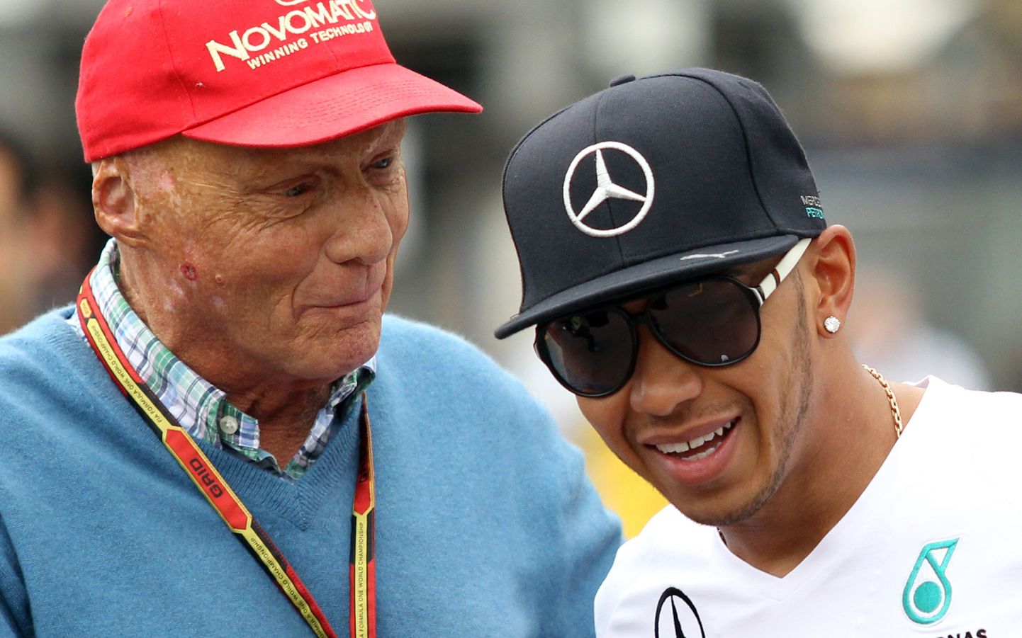Niki Lauda (vasakul) ja Lewis Hamilton.
