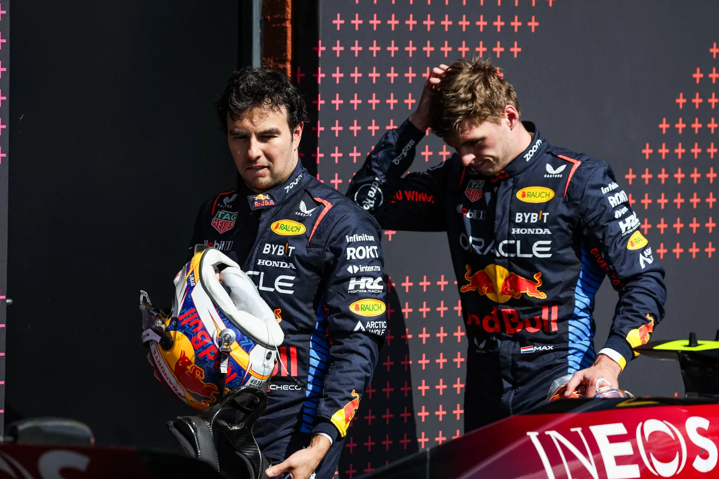 Sergio Pérez (vasakul) ja Max Verstappen.