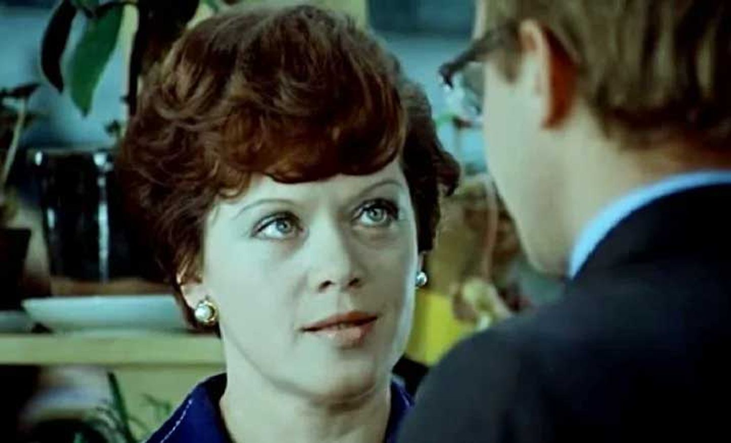Alise Freindliha filmā "Dienesta romāns" (1977)