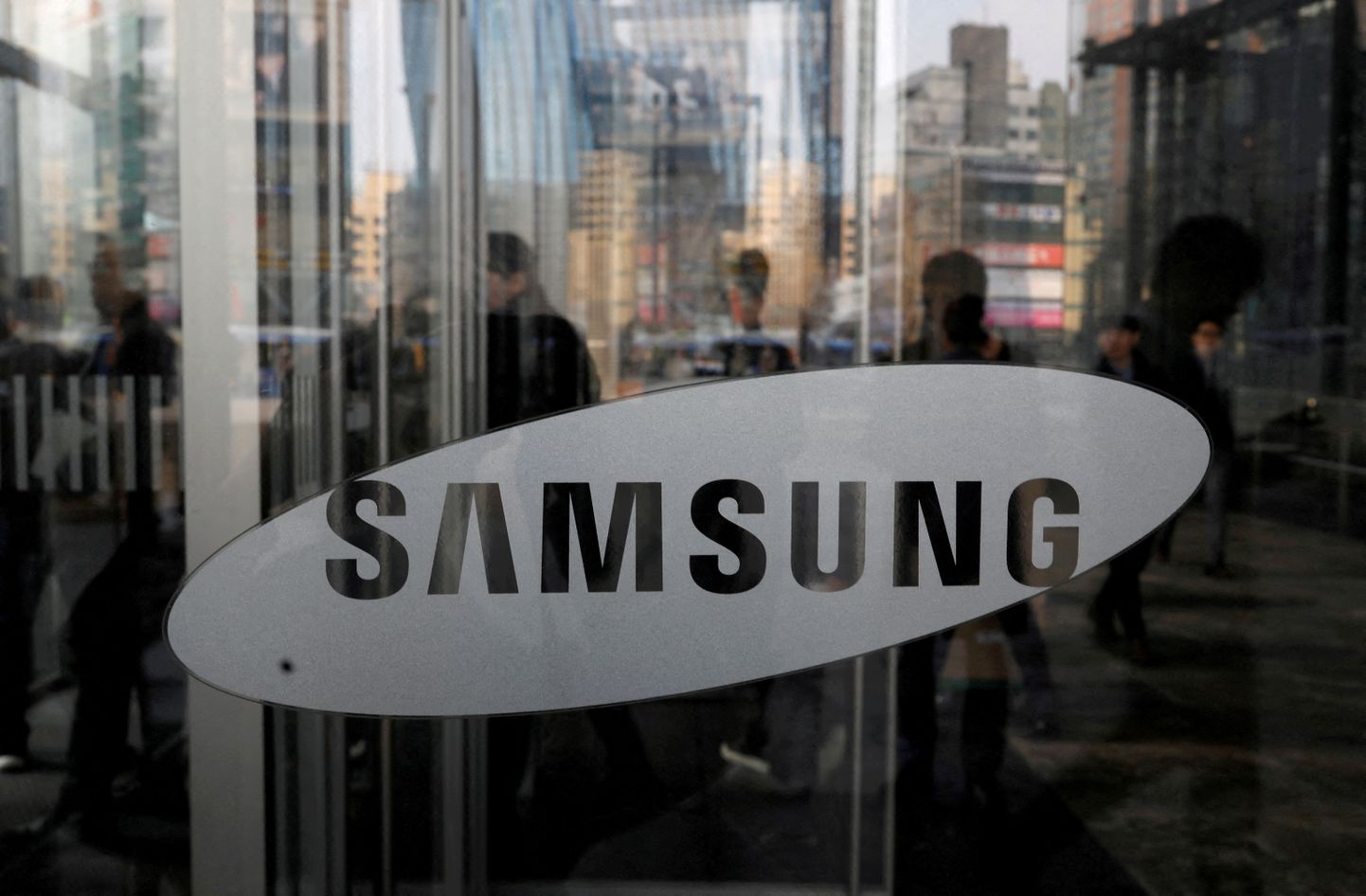 Samsung Electronics tabati teleritestijate poolt testitulemustega manipuleerimiselt. Tootja lubab tarkvarauuendusega näitudega trikitamise kõrvaldada.