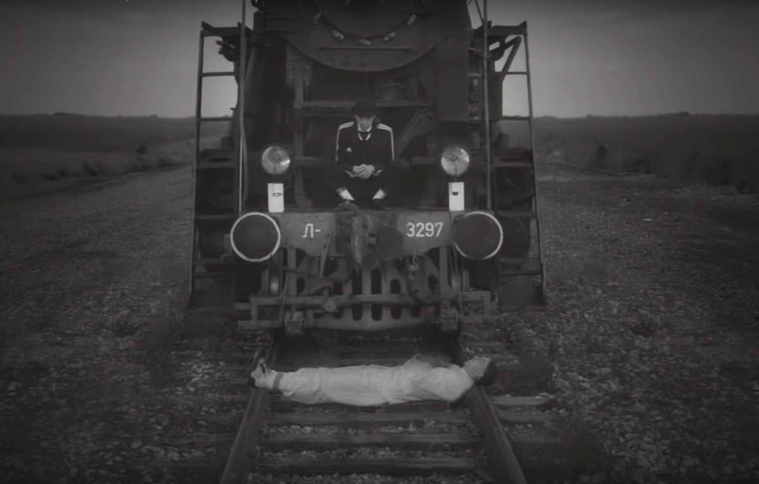 Скриншот из клипа Томми Кэша на песню Sdubid.