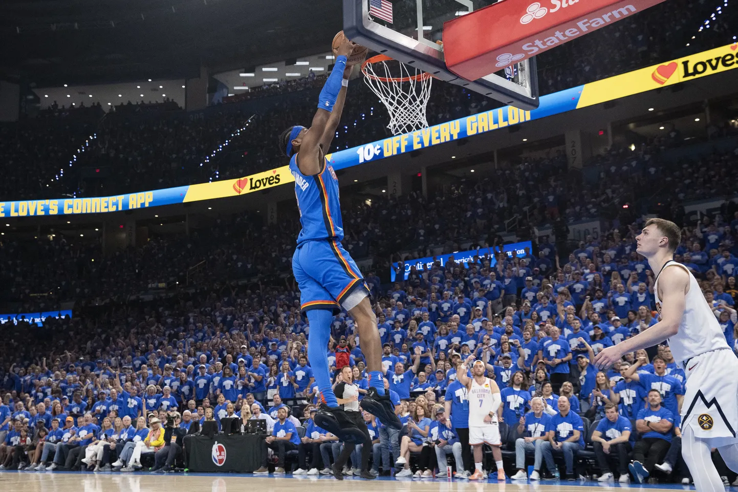 NBA zvaigzne Šejs Gildžess-Aleksandrs