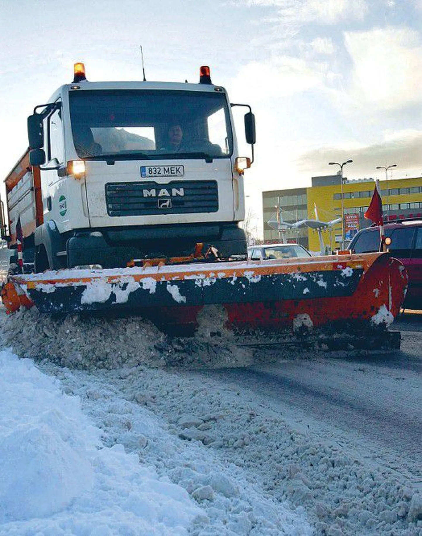 Некоторые волости Харьюмаа взяли на себя в этом году дополнительные обязательства по очистке дорог от снега, в том числе и тех, что принадлежат частным владельцам.
