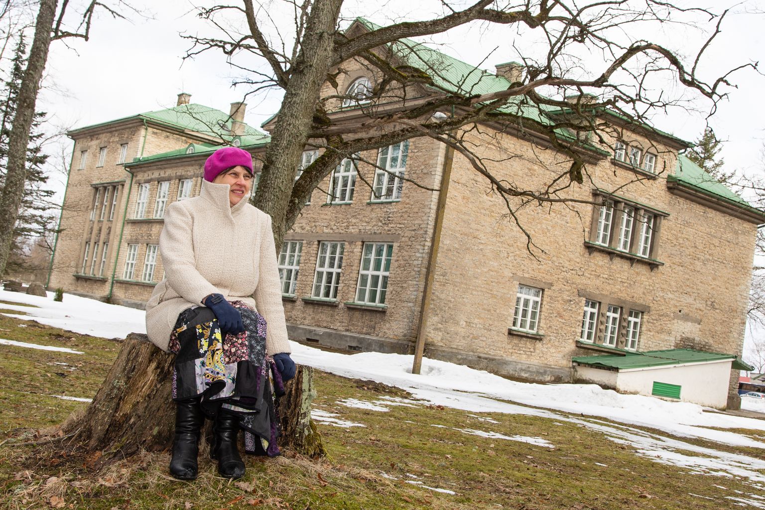 Soovist säilitada Lüganusel põhikool algatasid aktiivsed lastevanemad petitsiooni, millele oli reede ennelõunaks kogunenud 785 allkirja. Kaja Toikka andis koolitüdrukuna kooli säilimise eest allkirja ka 1987. aastal.