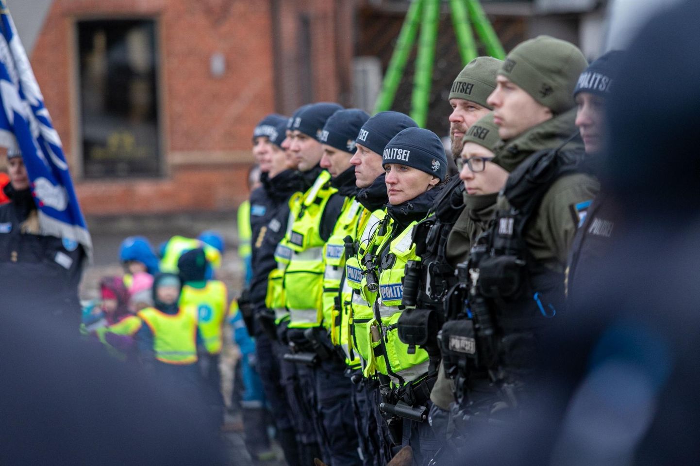 Politsei tähistas Eesti vabariigi aastapäeva piduliku rivistusega Rakvere Keskväljakul.