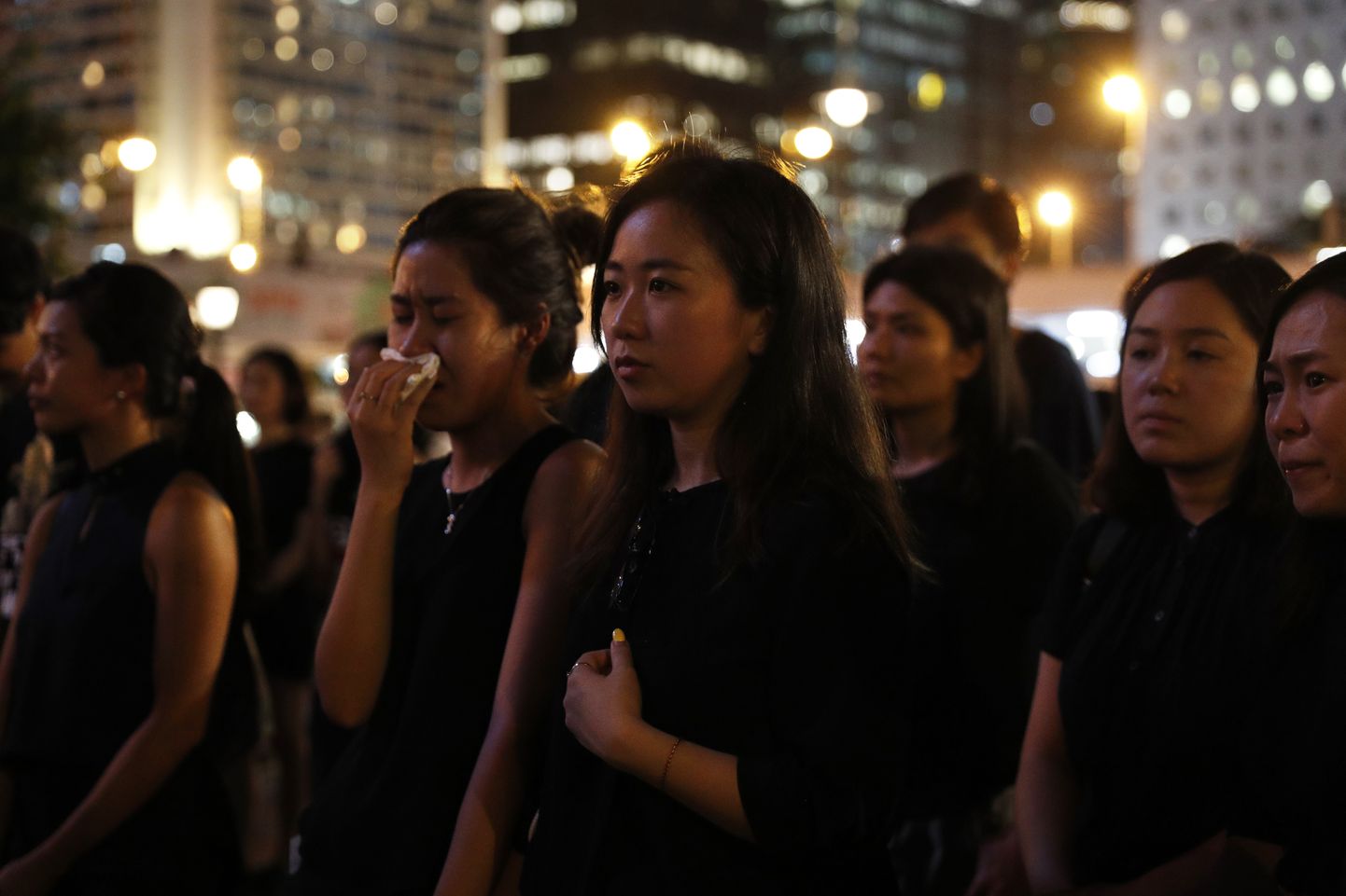Leinajad mälestamas neljandat hukkunut, kes on endalt elu võtnud seoses poliitilise kriisiga Hongkongis.