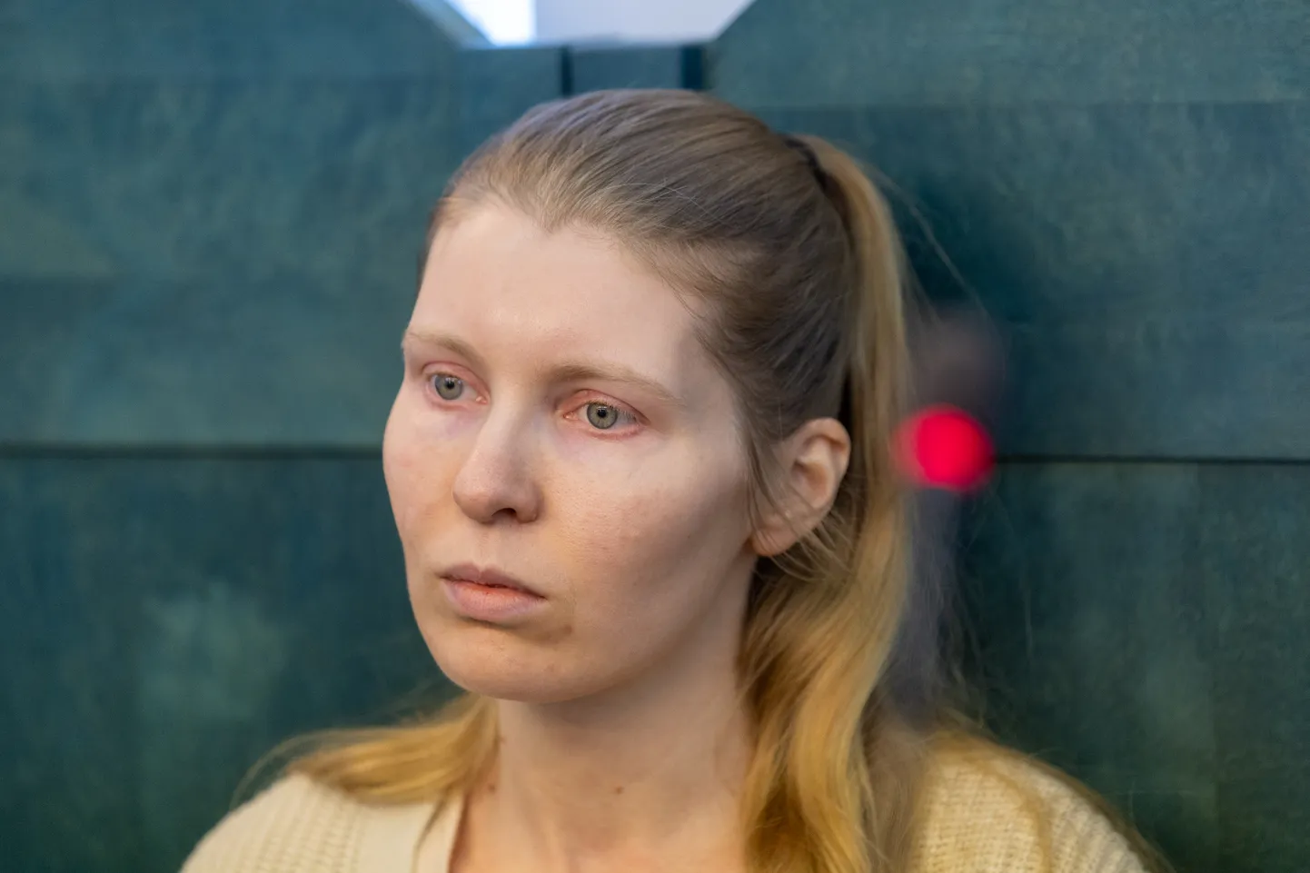 Suure-Lähtrus vastsündinud lapse tapmises süüdistatav Kairi Kuusemaa kohtus.