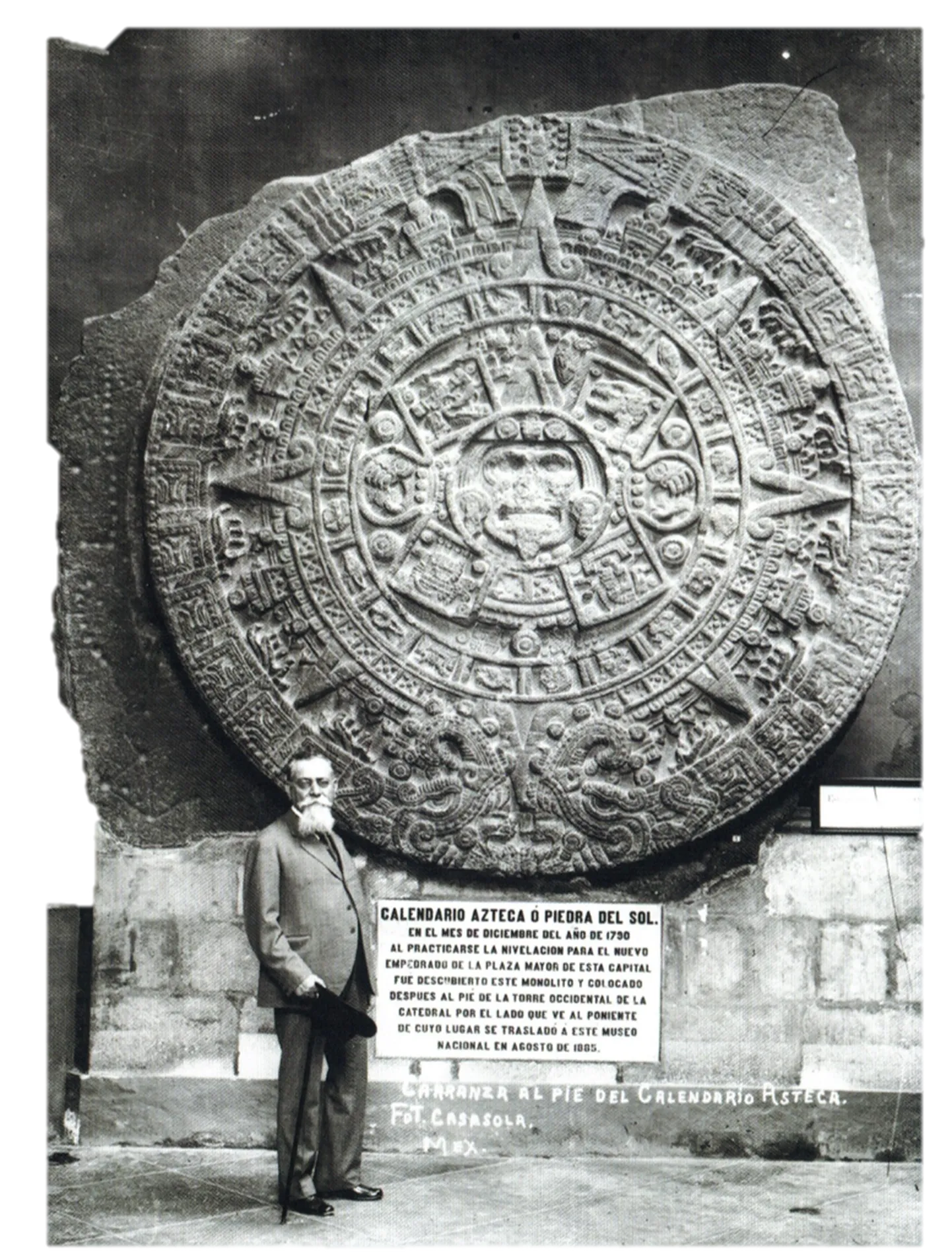 Päike pakkus suurt huvi juba iidsetele asteekidele. Pildil kuulus Päikesekivi ehk Piedra del Sol.