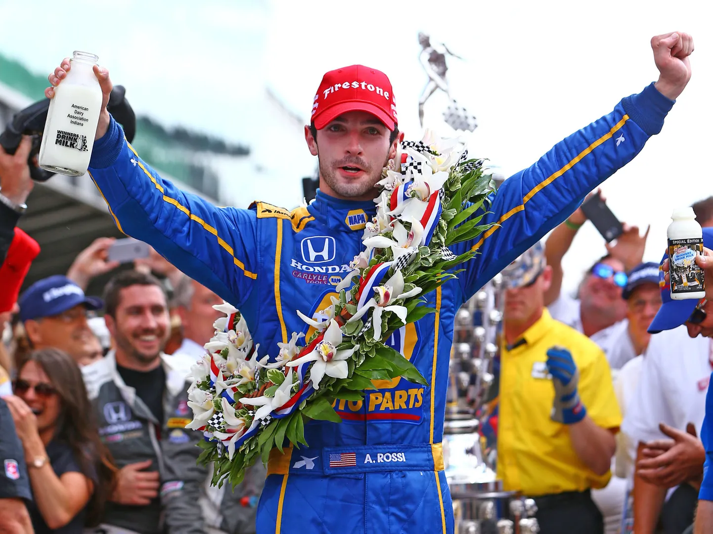 Alexander Rossi võitis debüüdil Indianapolise 500 miili sõidu.
