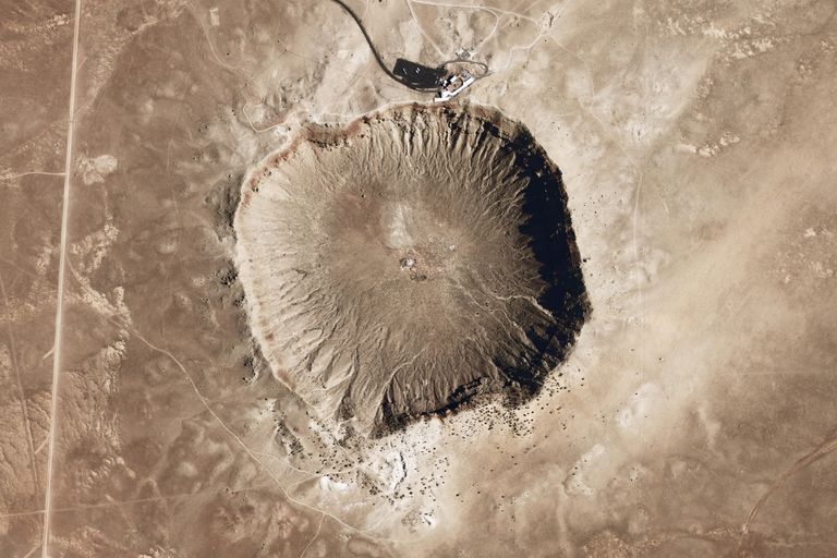 Meteori ehk Barringeri kraater USA-s Arizona osariigis on üks vanimaid meteoriidikraatreid Maal, kust võetud proovide põhjal tehti esimest korda kindlaks planeedi Maa vanus. Kuid millal tekkis planeedil elu?