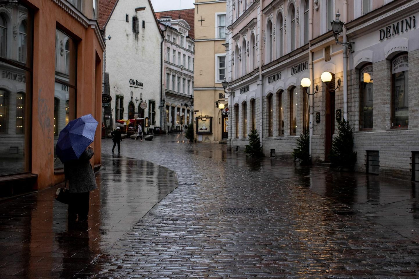 Koroonapiirangute ajal oli Tallinna vanalinn üsna inimtühi isegi jõulueelsetel nädalatel, mil sealsetel tänavatel valitseb tavaliselt melu.