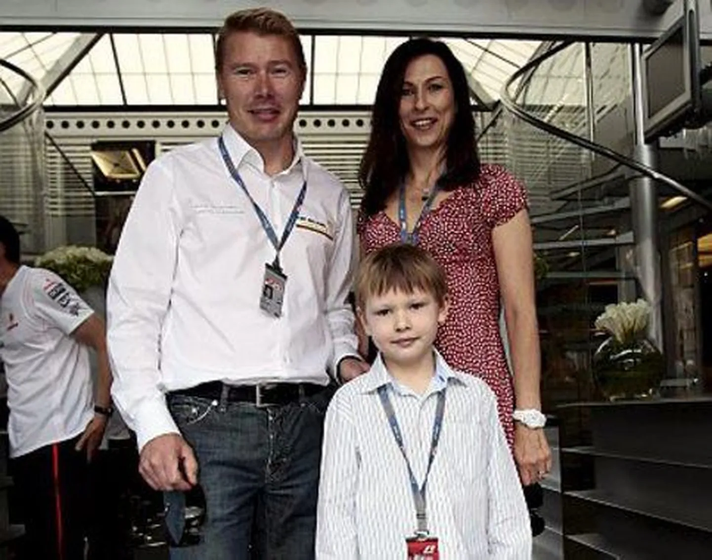 Mika ja Erja Häkkinen koos poja Hugoga Monaco F1 etapil.