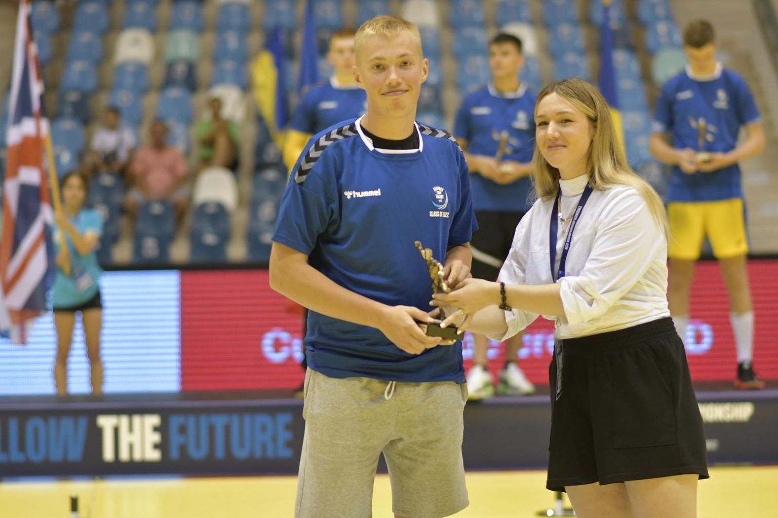 Eesti koondise mängujuht, Viljandi HC kasvandik, 18-aastane Hendrik Koks valiti Rumeenias peetud U18 Euroopa meistrivõistlustel B-divisjonis sümboolses koosseisus turniiri parimaks mängujuhiks.