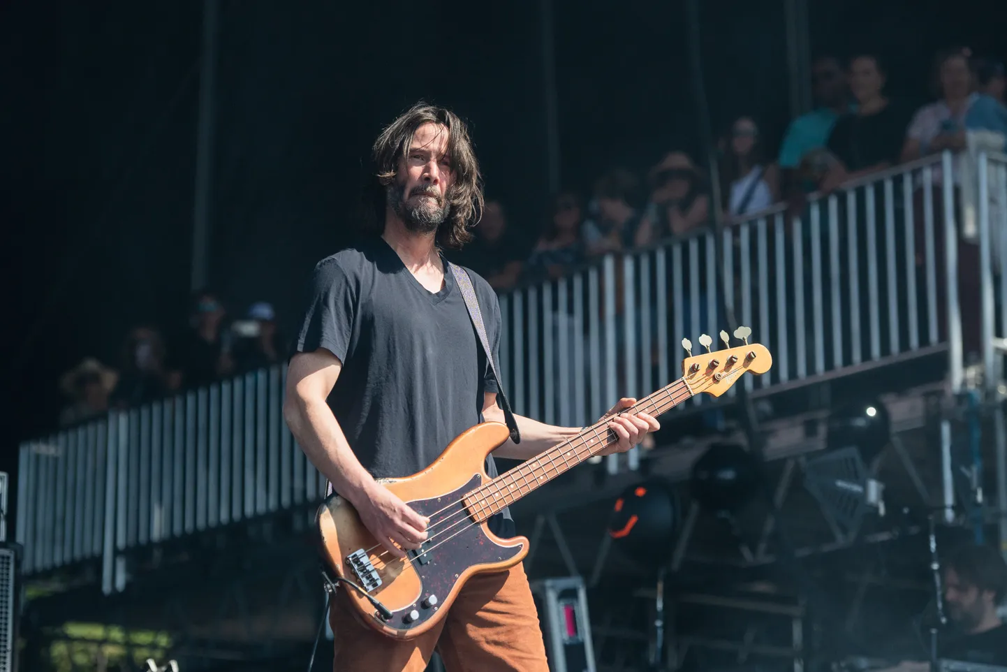 Keanu Reeves oli enne kontserti närviline, kuid bändikaaslane rahustas ta maha