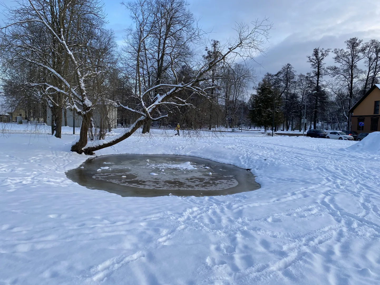 Vieta, kur jāuzmanās Uzvaras parkā