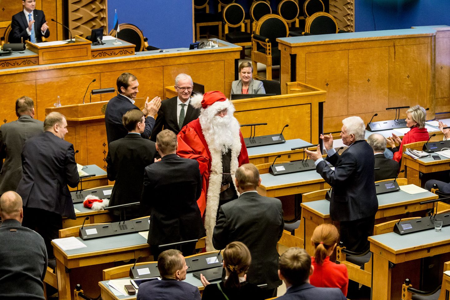 Riigikogu korralised istungid lõpetas neljapäeval jõuluvana külaskäik.