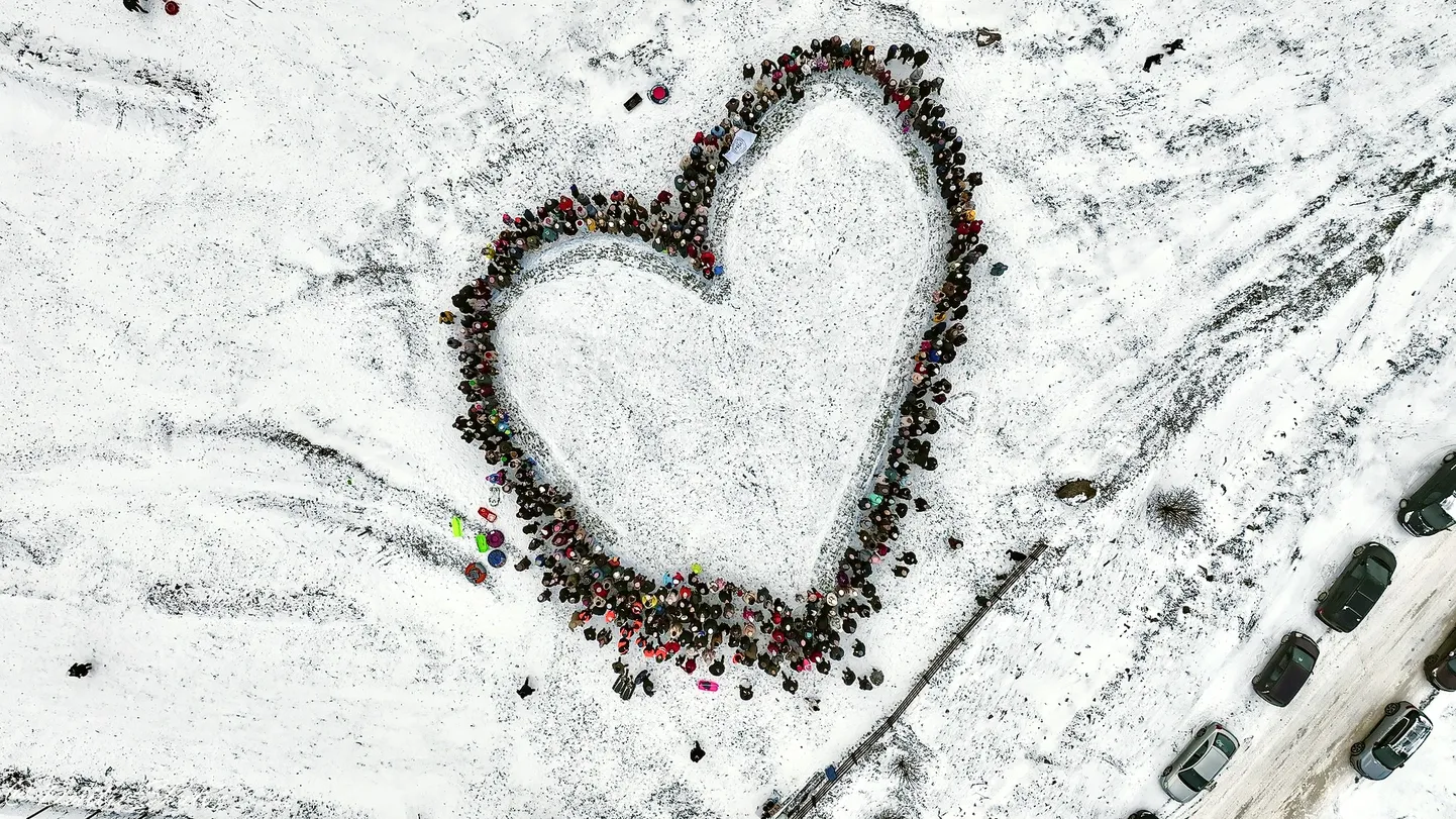 Sel aastal moodustasid Eesti suurima südame 489 narvalast.