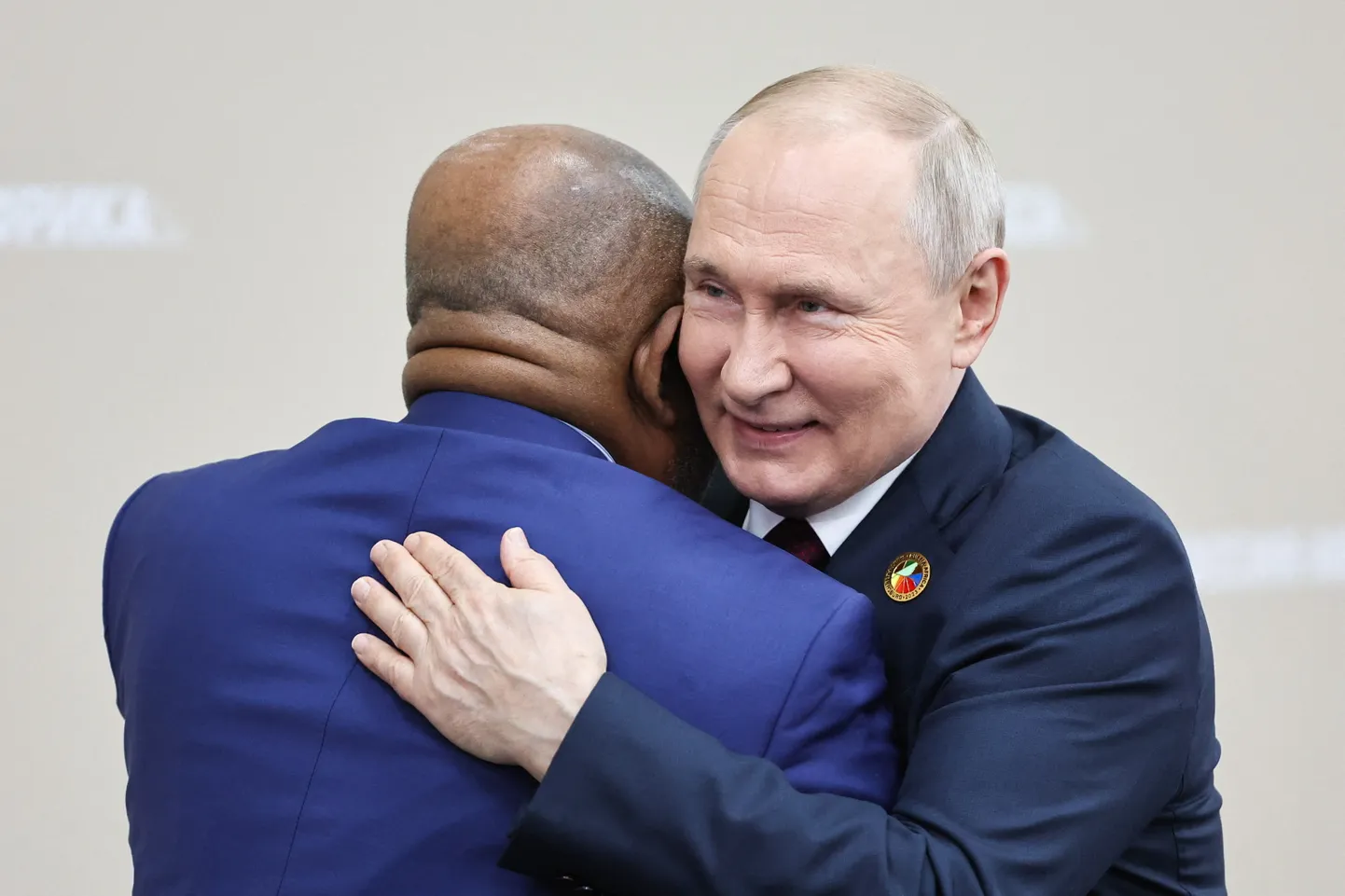 Vladimir Putin tervitab Peterburis Aafrika riigipead.