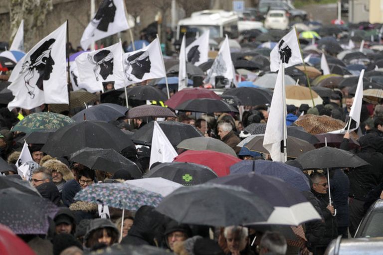Korsikal marssisid tuhanded
