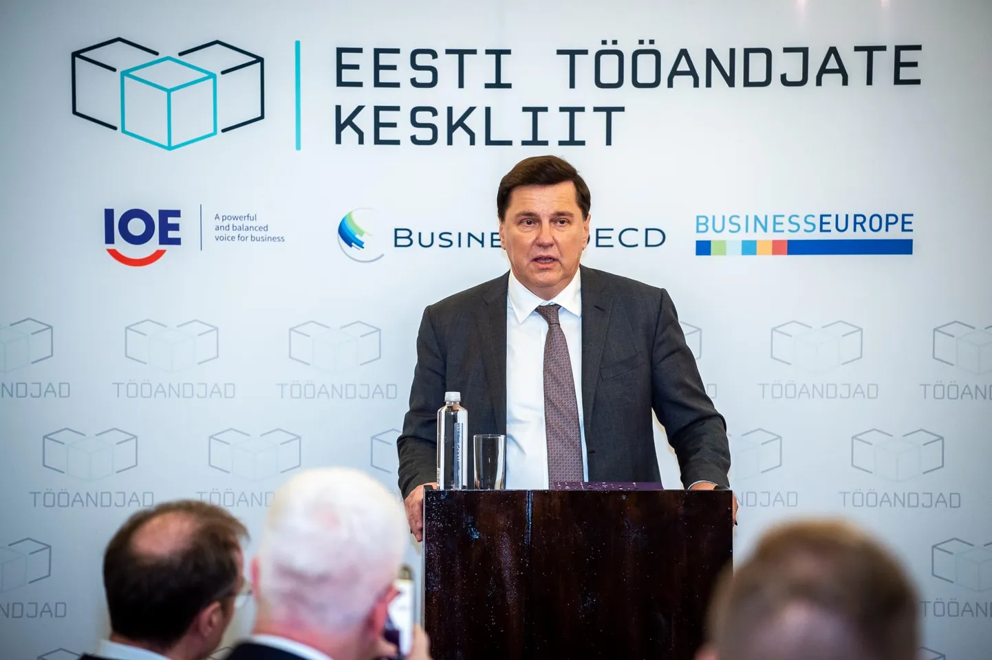 Ain Hanschmidt tõdes, et kui riigieelarve kasv ületab majanduskasvu jätkuvalt kaks korda, siis ootab meid vähem kui kümmekonna aasta pärast katastroof.
