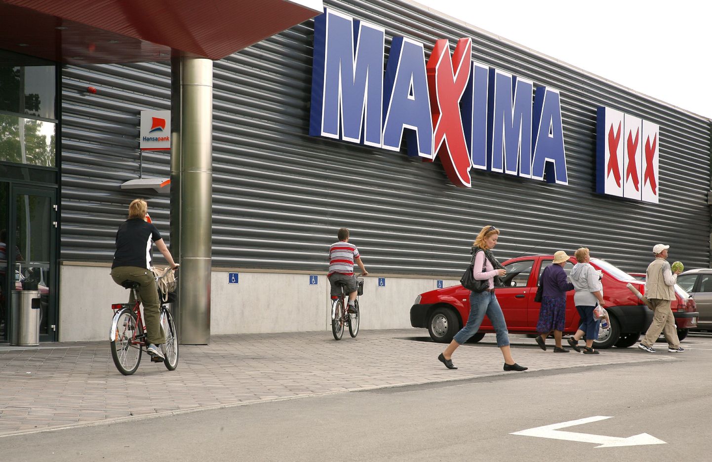 Maxima hüpermarket Pärnus.