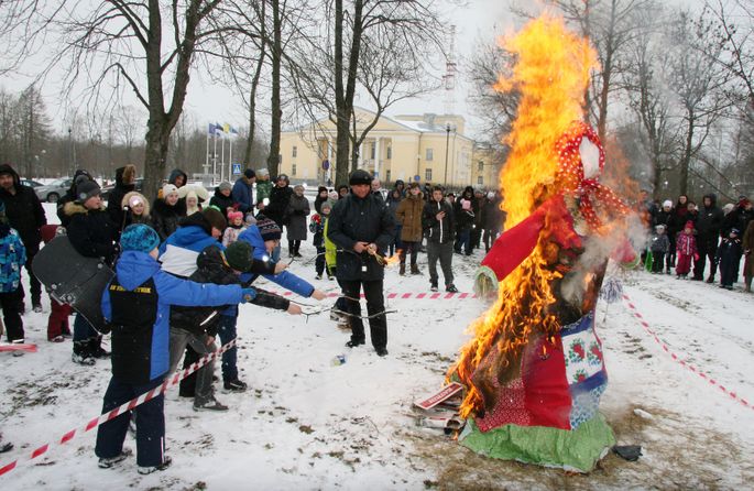 С икрой, хамоном, крабом или грибами: где есть блины в Москве