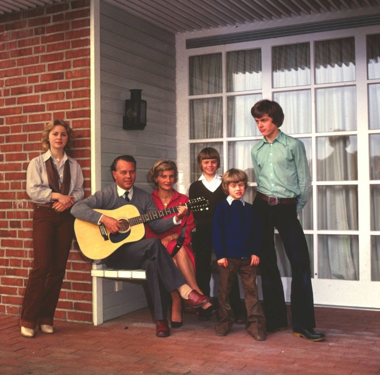Ursula von der Leyen (vasakul) koos oma isa Ernst Albrechti, ema Heide-Adele Albrechti ning vendade Bartholdi, Lorenzi ja Donatusega 1978. aastal